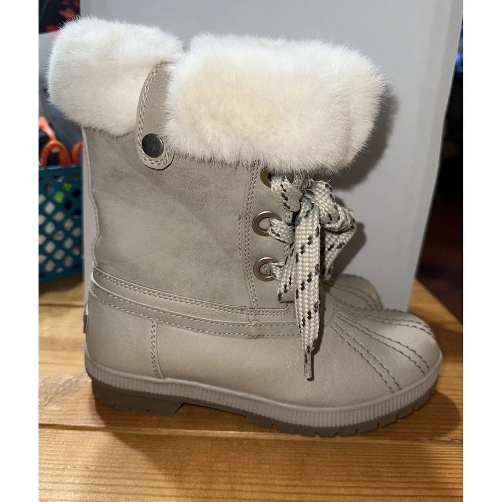 London Fog Winter‎ White Boots Ladies  Size 7, Style: Milly